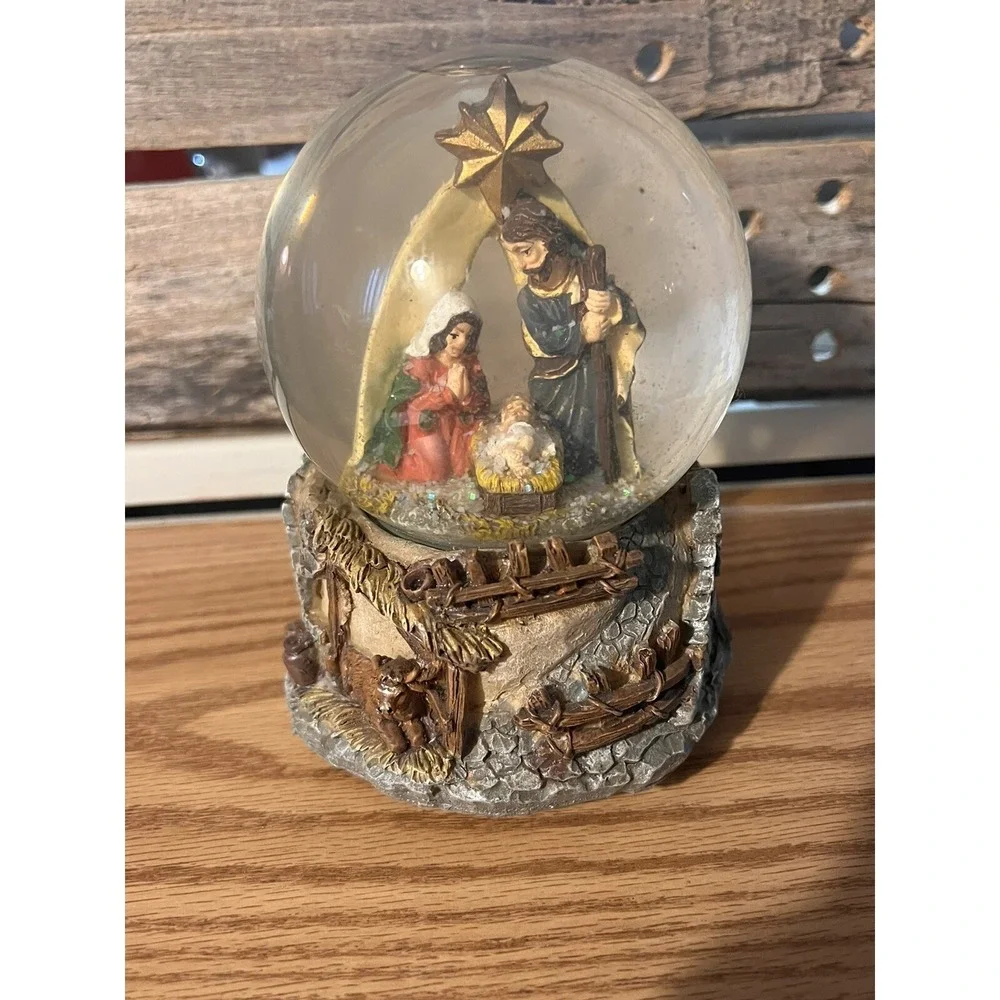 VTG  Nativity‎ Scene Musical Jingle Bells Snow Water Globe 6